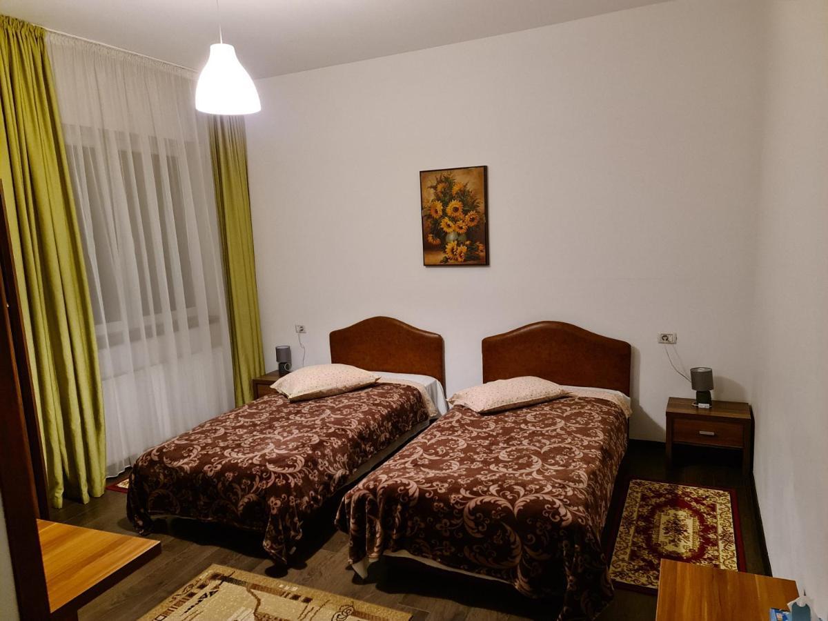 Pensiunea Caraiman Servicii De Cazare Codlea Exterior foto